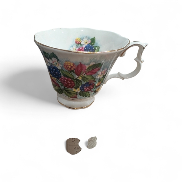 Royal Albert Cream Teacup with Floral and Berry Design - Picture 4 of 7